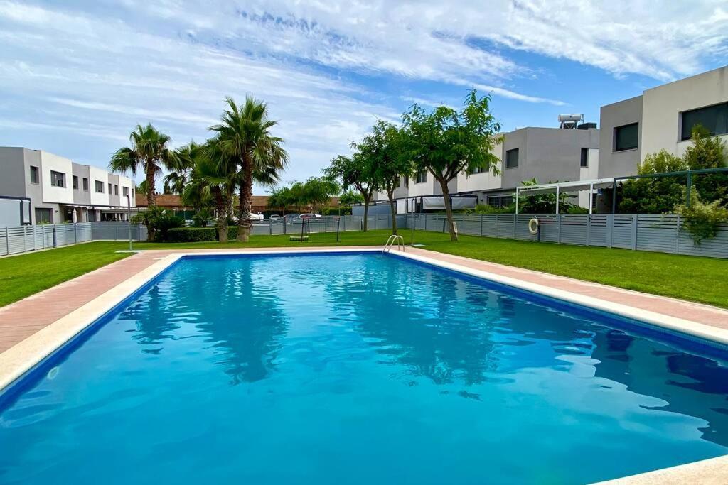 Chalet Moderno Con Piscina En Mont - Roige Bahia المظهر الخارجي الصورة