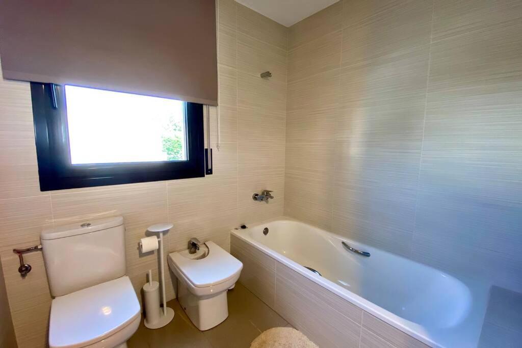 Chalet Moderno Con Piscina En Mont - Roige Bahia المظهر الخارجي الصورة