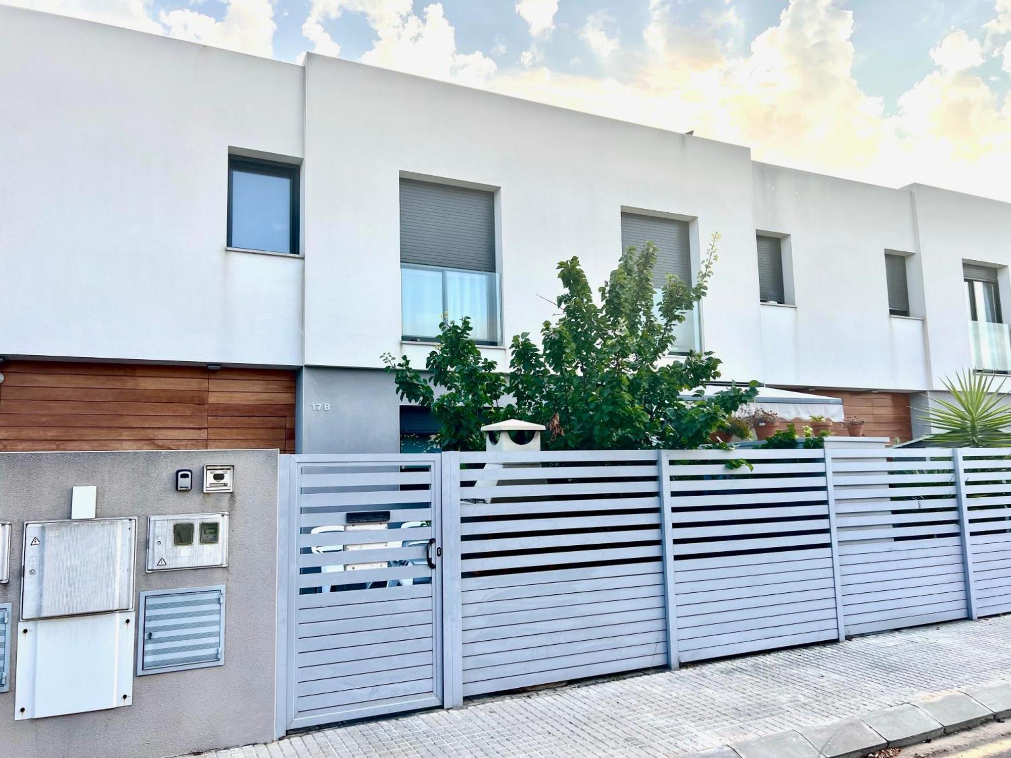 Chalet Moderno Con Piscina En Mont - Roige Bahia المظهر الخارجي الصورة